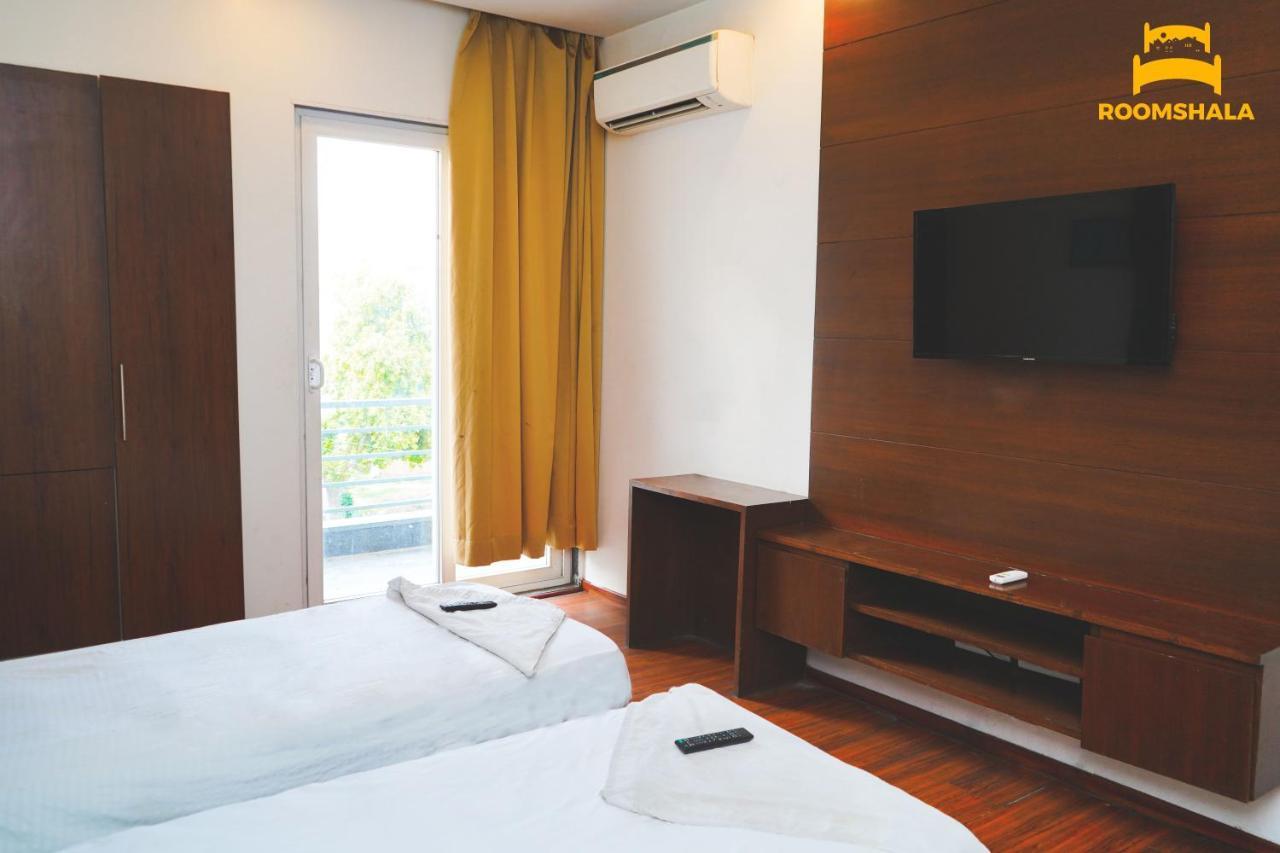 Hotel Ls 21 Badshahpur Exteriör bild